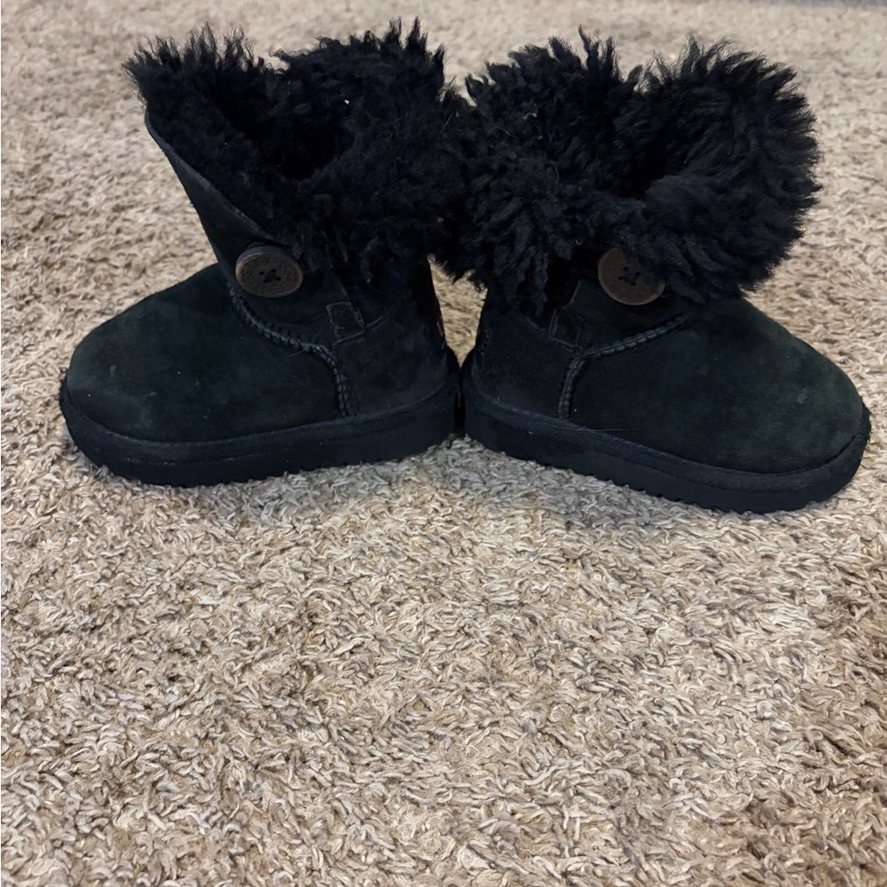Ugg Toddler Mini Bailey Button II Boot Black - Picture 5 of 8